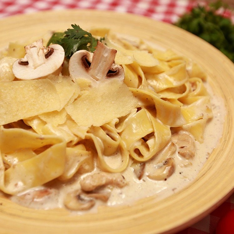  بالفيديو: طريقة عمل مكرونة "فوتشيني" بالدجاج