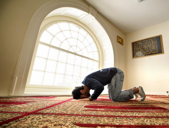 بالفيديو : 10 أخطاء في الصلاة