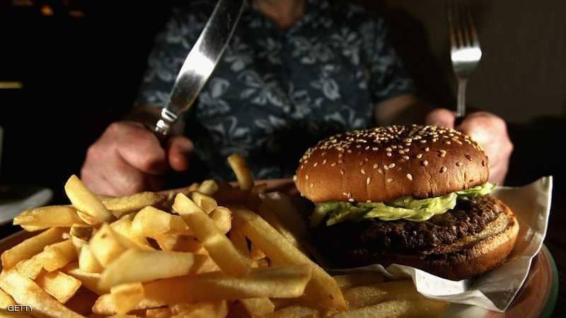 أغذية ضارة ينصح بتجنب تناولها في المطاعم