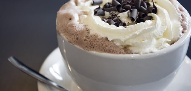 بالفيديو: طريقة تحضير "هوت شوكليت" بالكريمة 