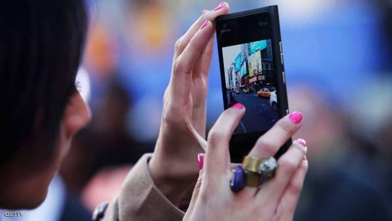 هاتفك الذكي لا يتنصت عليك.. لكنه "أخطر مما تتصور"