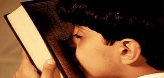 ماحكم تقبيل المصحف؟