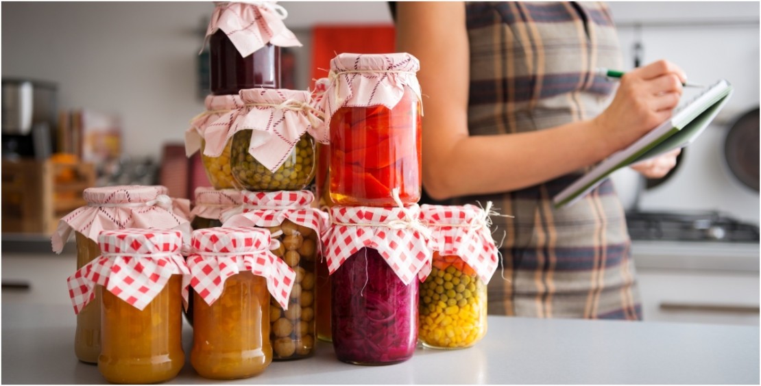 طرق مبتكرة لتخزين وتفريز الموادّ الغذائيّة لأطباق شهيّة في الشِّتاء