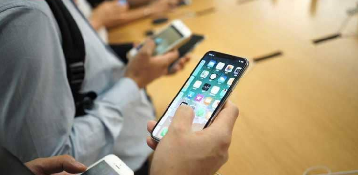 هواتف من أبل "تستنجد" بالشرطة ذاتيا!!